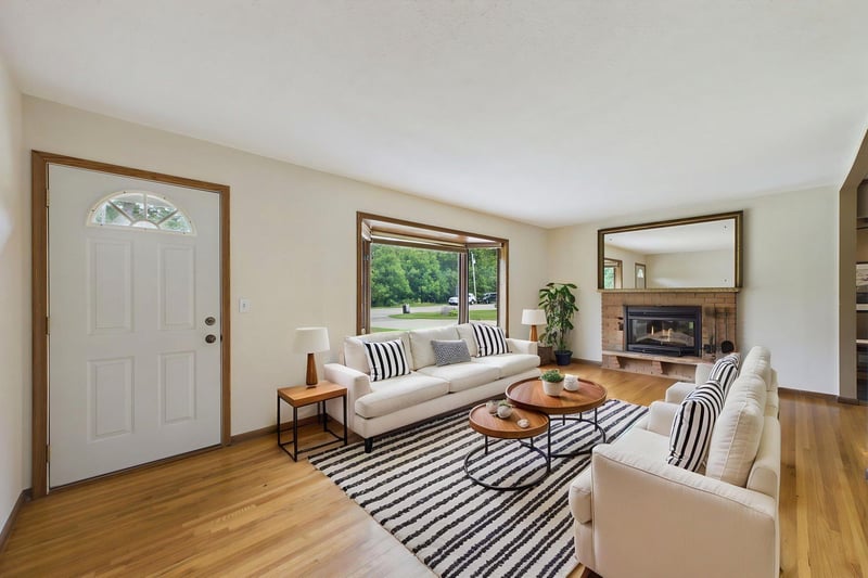 2918 Oakland Rd, Hopkins, MN 55305