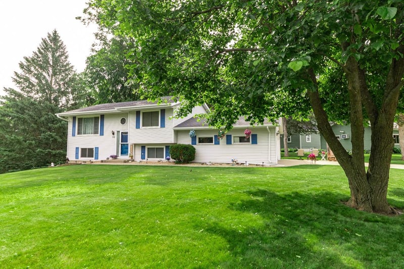 101 Marlane Cir, Jordan, MN 55352