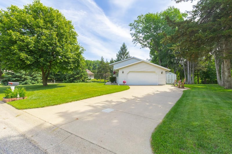 101 Marlane Cir, Jordan, MN 55352