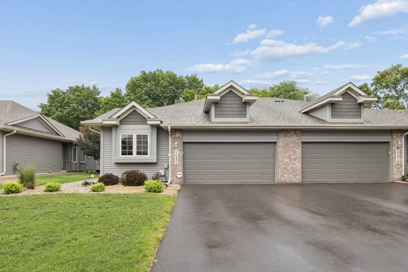 2282 Stephani Ct, Little Canada, MN 55117