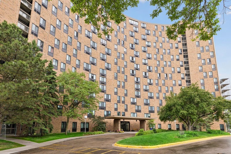 1181 Edgcumbe Rd #1515, Saint Paul, MN 55105
