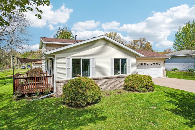 931 Chestnut St, Taylors Falls, MN 55084