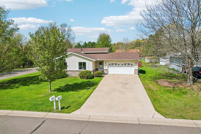 931 Chestnut St, Taylors Falls, MN 55084