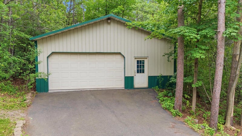 2016 Rice Lake Rd, Duluth, MN 55811
