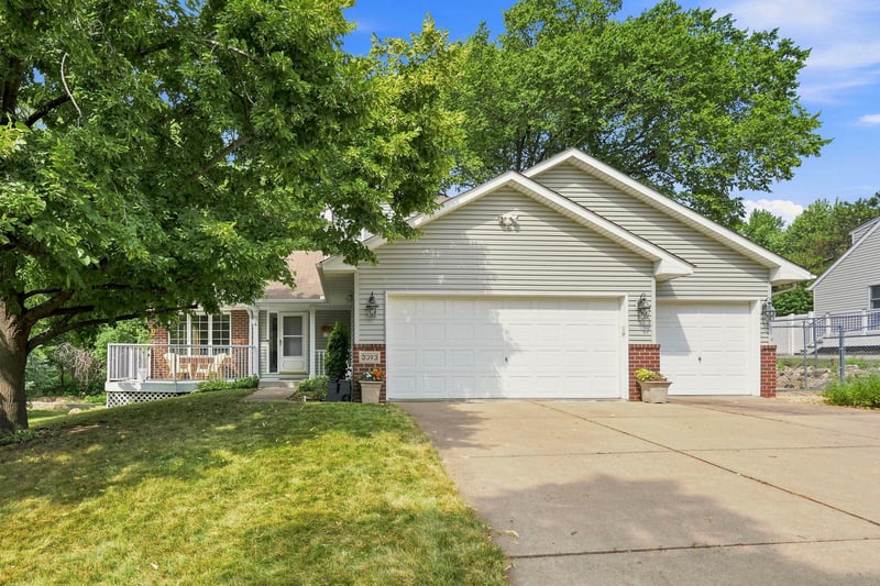 3393 Owasso St, Shoreview, MN 55126