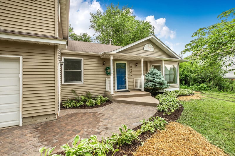 10206 Lakeview Dr W, Minnetonka, MN 55305