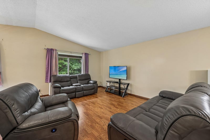 173 Galtier Pl, Shoreview, MN 55126