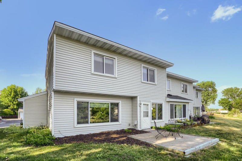 5918 Cahill Ave, Inver Grove Heights, MN 55076