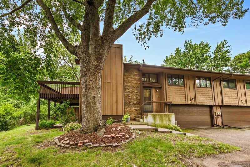 1289 Bridle Path Ct, White Bear Lake, MN 55110