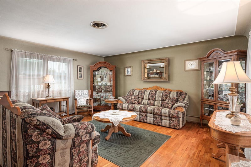 1003 S Elm St, La Crescent, MN 55947
