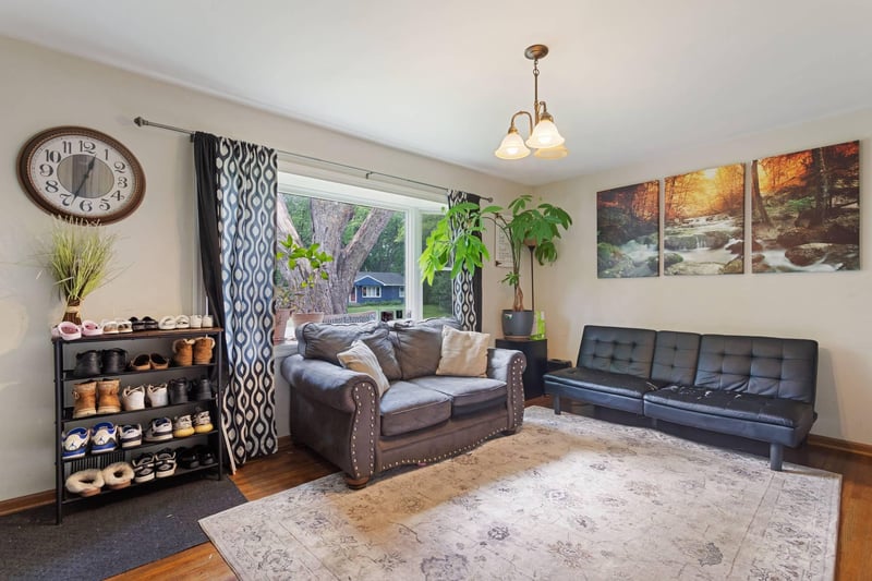 527 Emil Ave, Shoreview, MN 55126