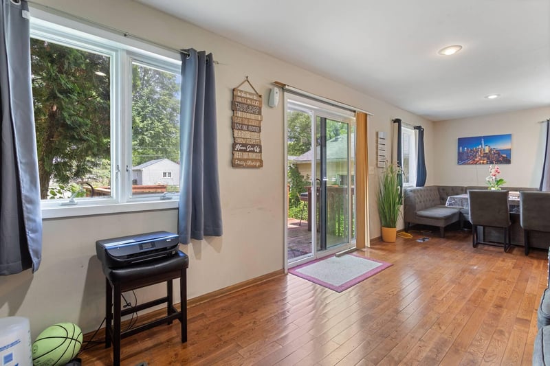 527 Emil Ave, Shoreview, MN 55126