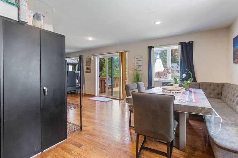 527 Emil Ave, Shoreview, MN 55126