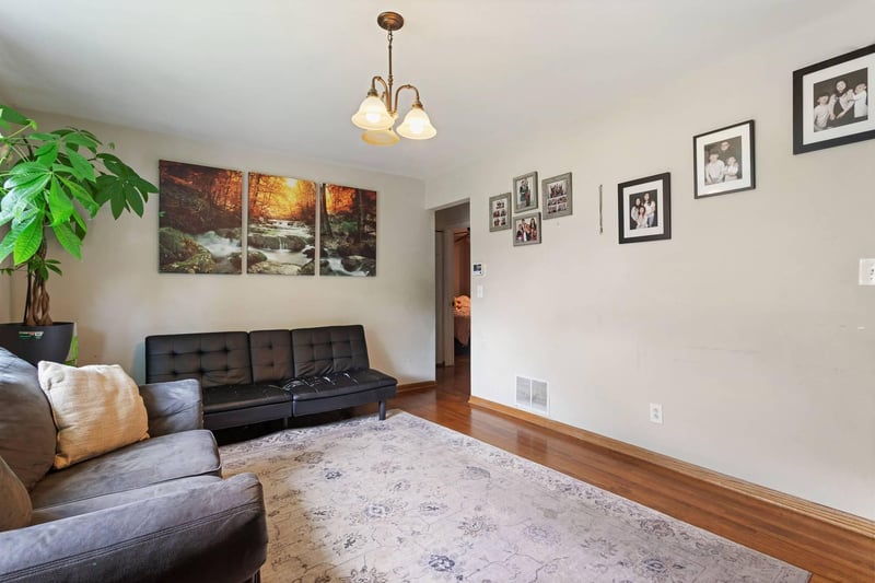 527 Emil Ave, Shoreview, MN 55126