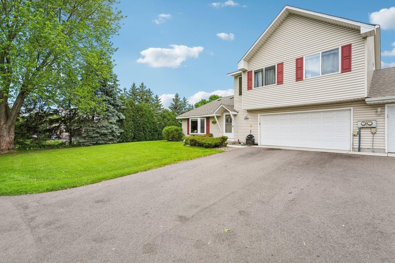 3654 Gershwin Ln N, Oakdale, MN 55128