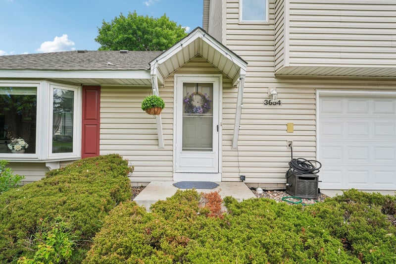 3654 Gershwin Ln N, Oakdale, MN 55128