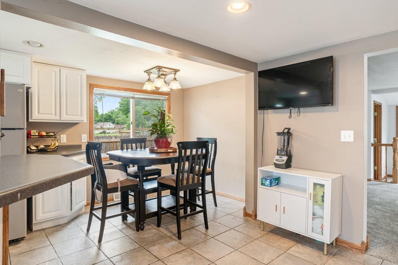608 S 2nd St, La Crescent, MN 55947