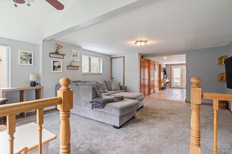 608 S 2nd St, La Crescent, MN 55947