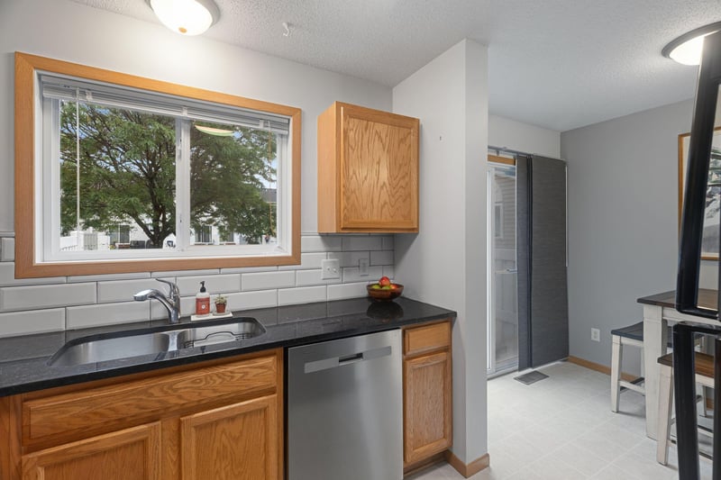 15548 Flyboat Ln, Apple Valley, MN 55124