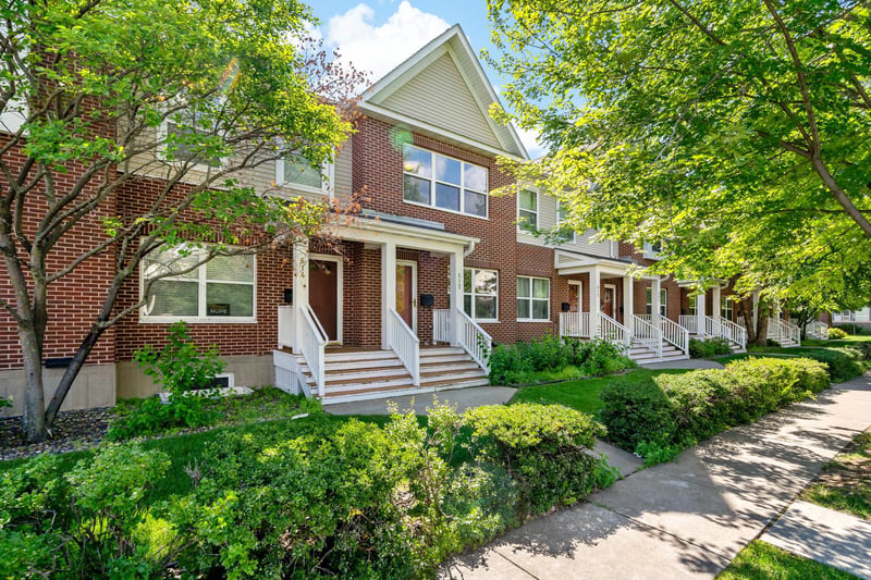 612 1st Ave NW, Osseo, MN 55369