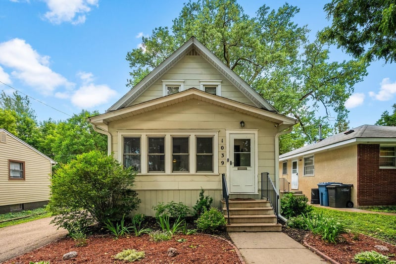 1039 22nd Ave SE, Minneapolis, MN 55414