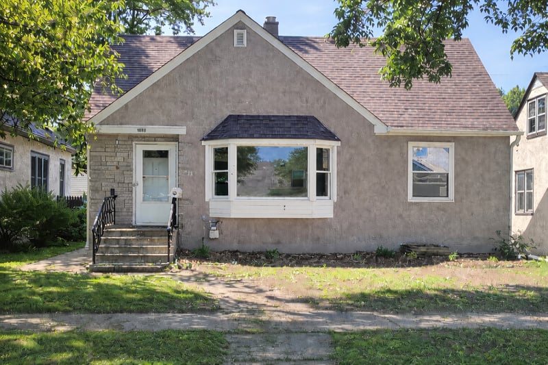 966 Hawthorne Ave E, Saint Paul, MN 55106