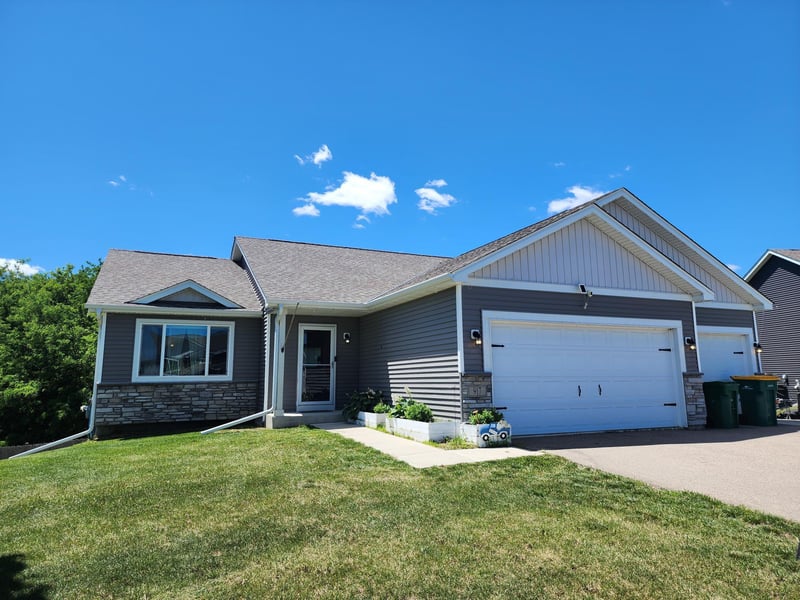 917 Mulberry Ave NE, Montgomery, MN 56069