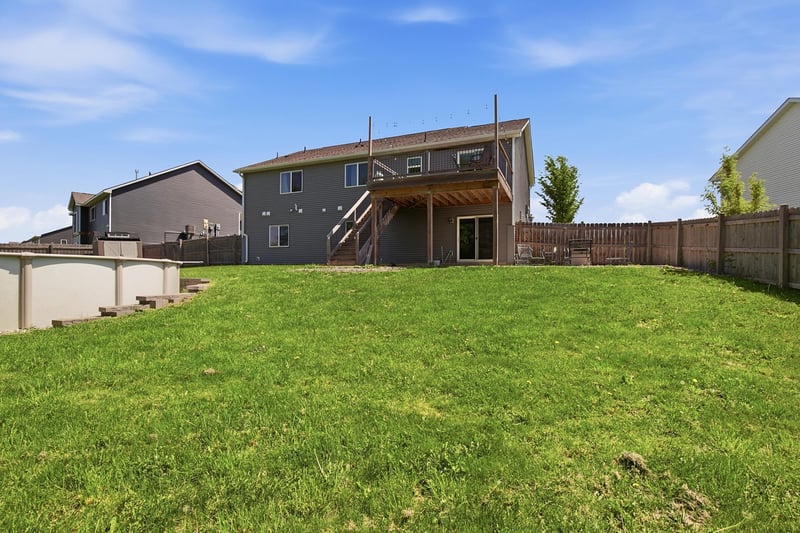 917 Mulberry Ave NE, Montgomery, MN 56069