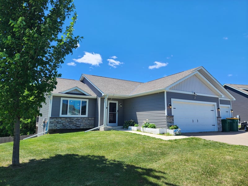 917 Mulberry Ave NE, Montgomery, MN 56069
