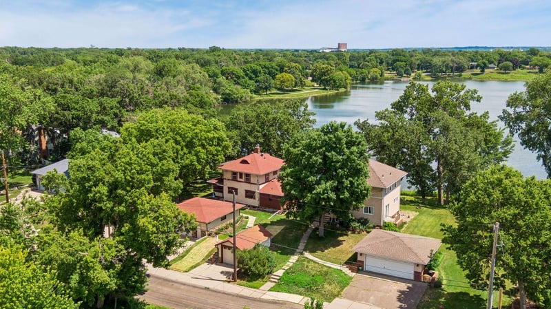 3940 Lake Curve Ave N, Robbinsdale, MN 55422