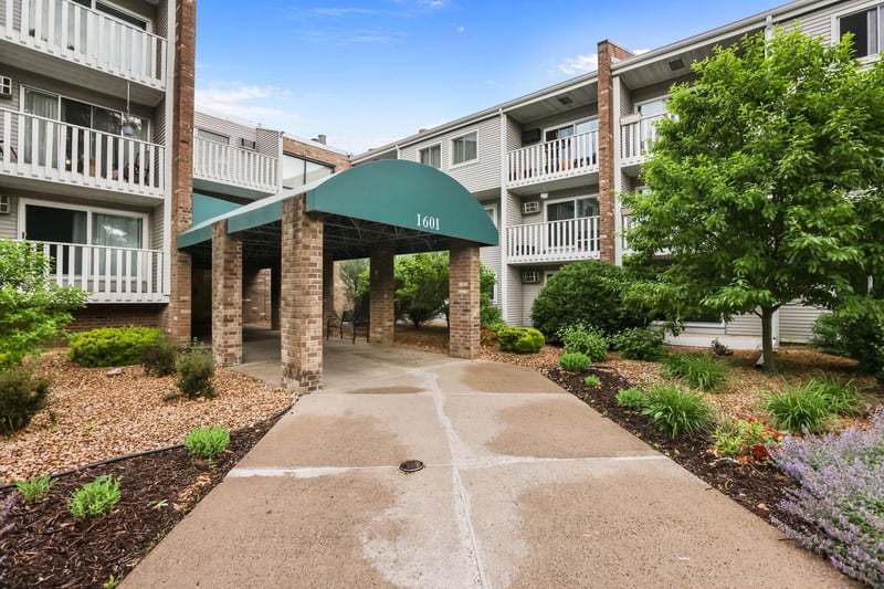 1601 N Innsbruck Dr #155, Fridley, MN 55432