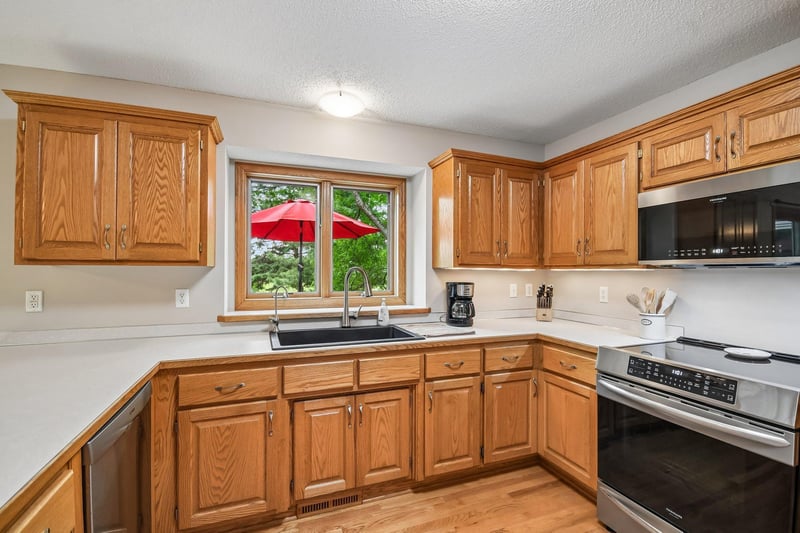1066 Cripple Creek Ps, Lino Lakes, MN 55038
