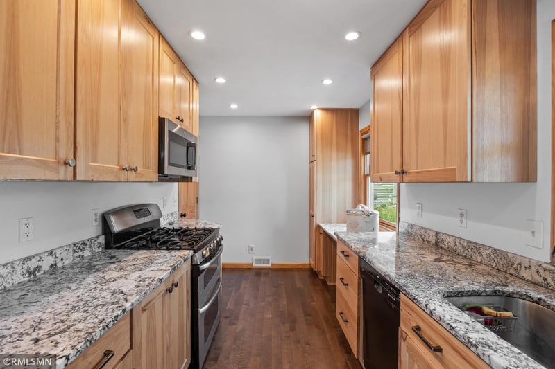 609 Nevada Ave E, Saint Paul, MN 55130