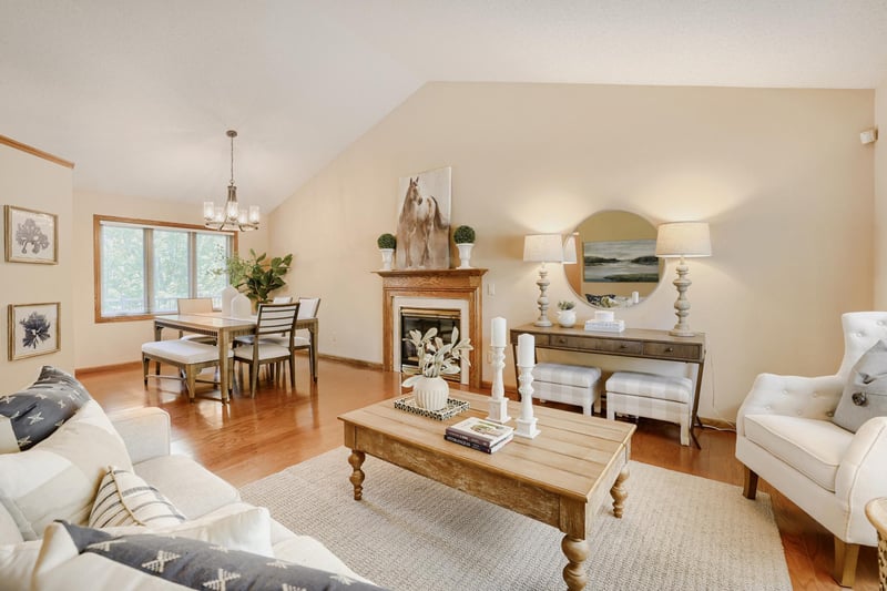 17390 Greenview Cir, Lakeville, MN 55044
