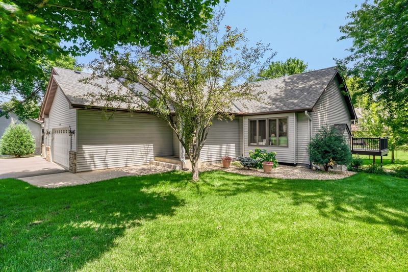 17390 Greenview Cir, Lakeville, MN 55044