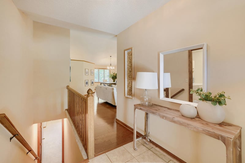 17390 Greenview Cir, Lakeville, MN 55044
