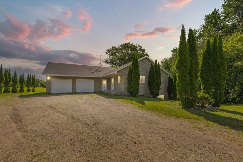 23493 Echo Ave, Faribault, MN 55021