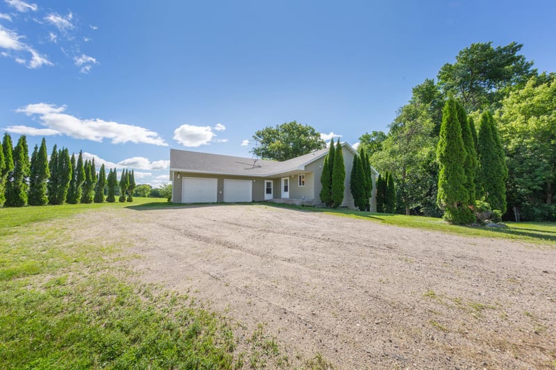 23493 Echo Ave, Faribault, MN 55021