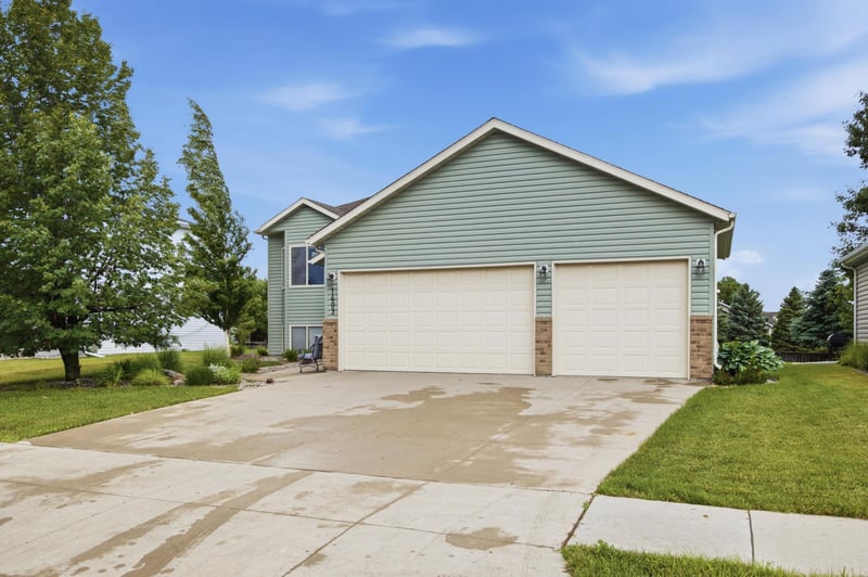 1403 35th Street Cir S, Moorhead, MN 56560