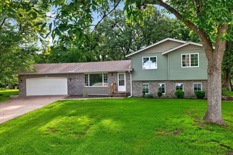 221 Jerry Liefert Dr, Monticello, MN 55362