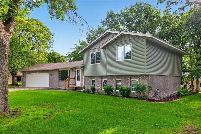 221 Jerry Liefert Dr, Monticello, MN 55362