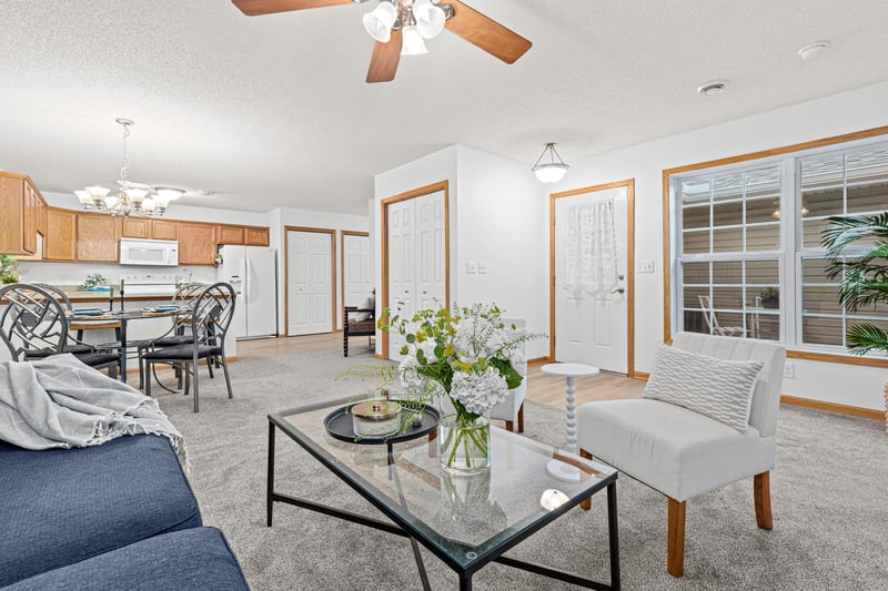 194 Kings Pointe Dr, Delano, MN 55328
