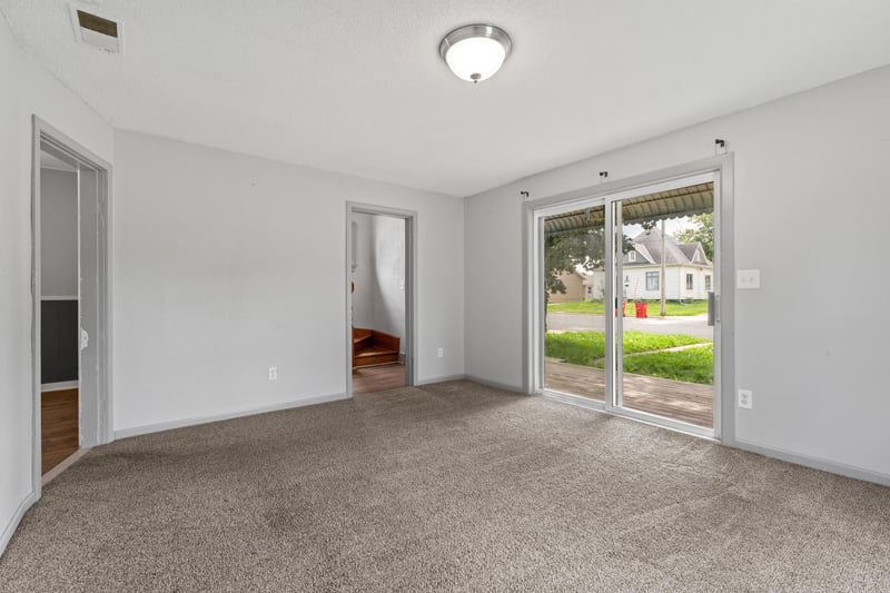 109 5th St NE, Stewartville, MN 55976