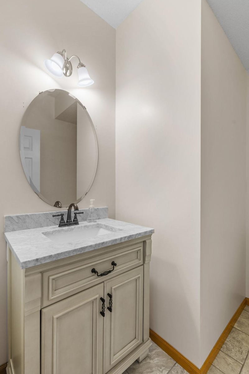 1778 Riverside Dr, Shakopee, MN 55379