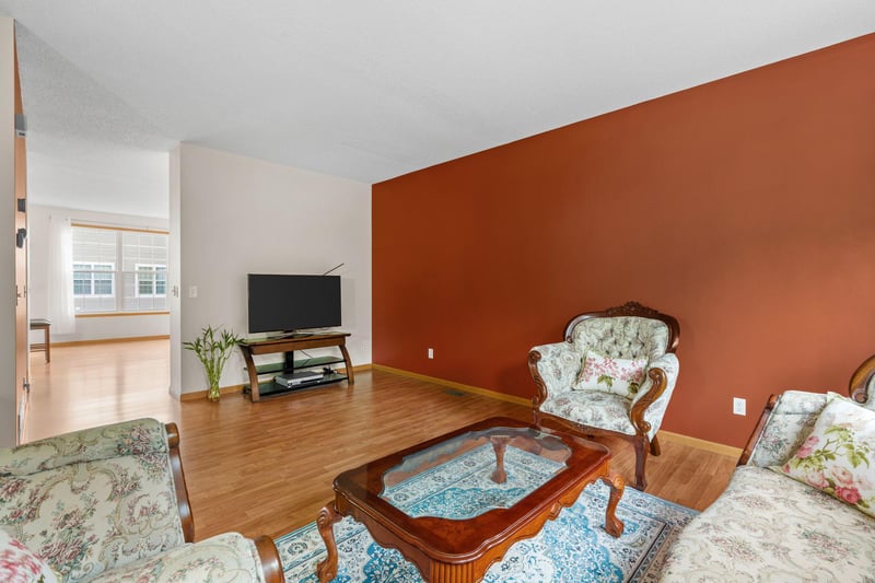 1778 Riverside Dr, Shakopee, MN 55379