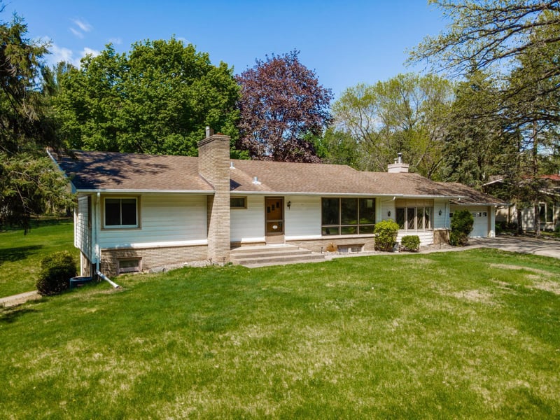 1125 Oakview Ln N, Plymouth, MN 55441