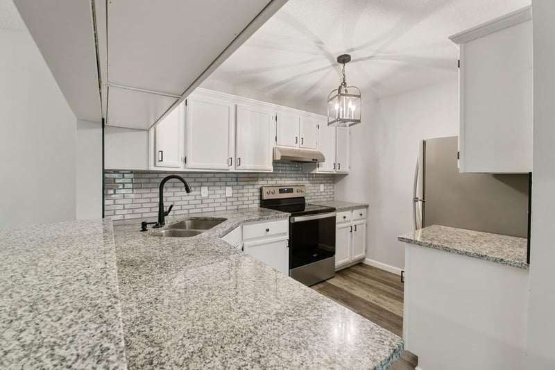 5942 Fernwood St, Shoreview, MN 55126