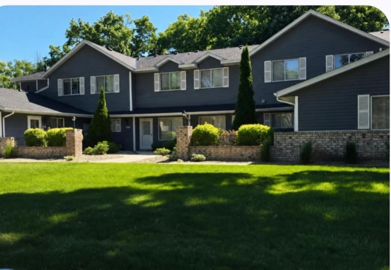 5942 Fernwood St, Shoreview, MN 55126