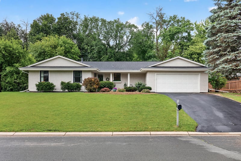 10351 Wildwood Cir, Bloomington, MN 55437