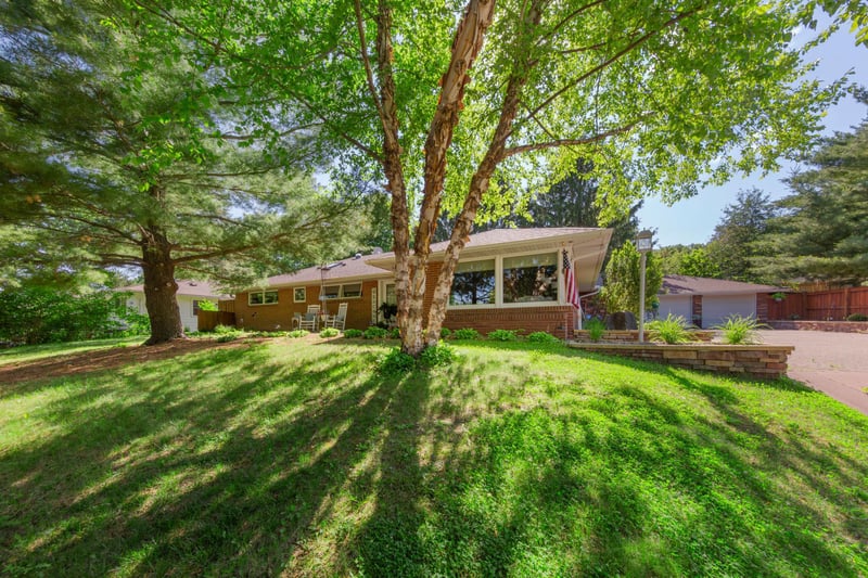 716 N 8th St, Saint Peter, MN 56082